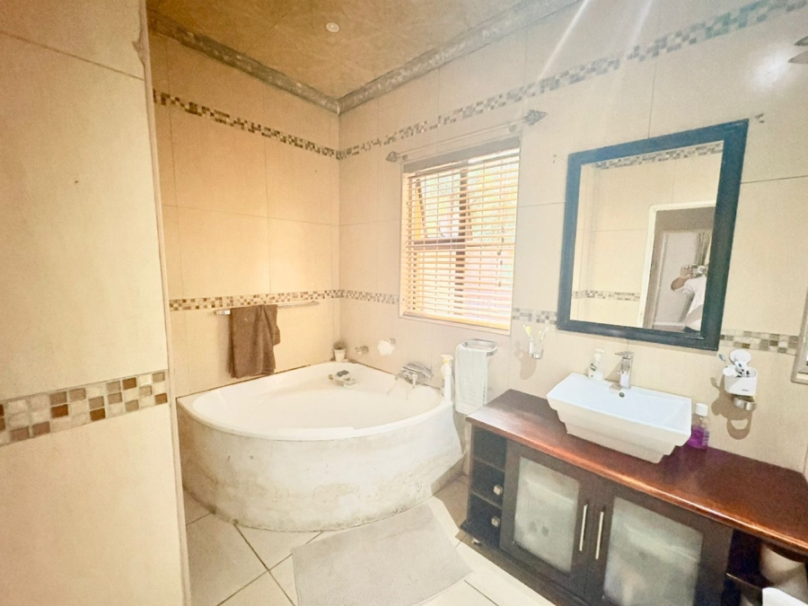 5 Bedroom Property for Sale in King Williams Town Central Eastern Cape